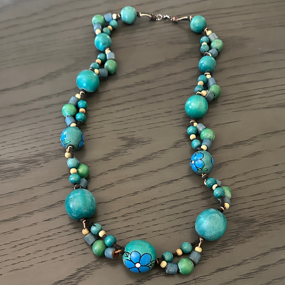Vintage Handpainted Wood Turquoise Color Beaded Necklace.